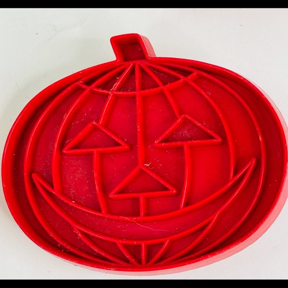Vintage Tupperware Cookie Cutter Holiday Set Red Plastic 5 Cutters - Picture 6 of 7